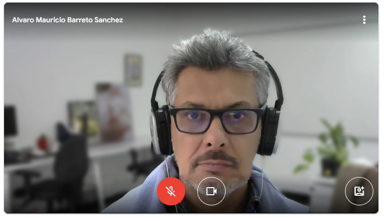 Profetato con audífonos