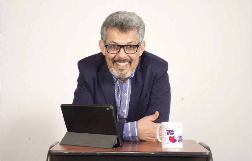 Profetato en escritorio con laptop